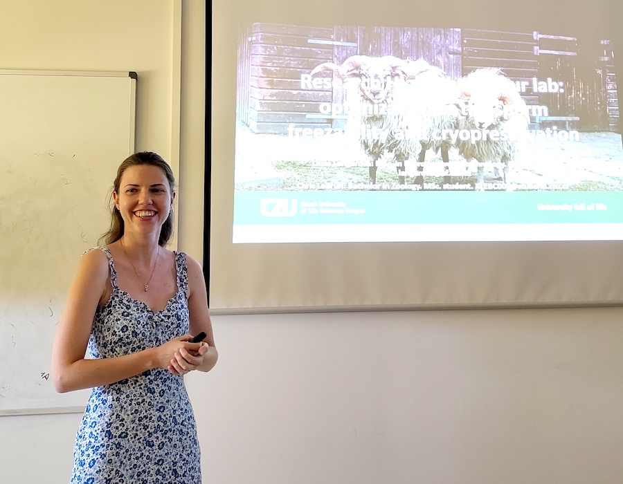 Lucie Langerová dando su seminario.